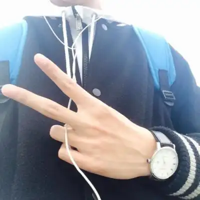 美手控!这张很有大男生的感觉(╯3╰) 脸红~飘走