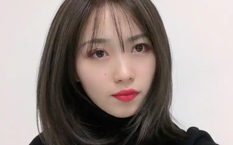 黑茶色和苦茶青你会喜欢哪个?黑头发不裉色不漂就能染的微潮色.