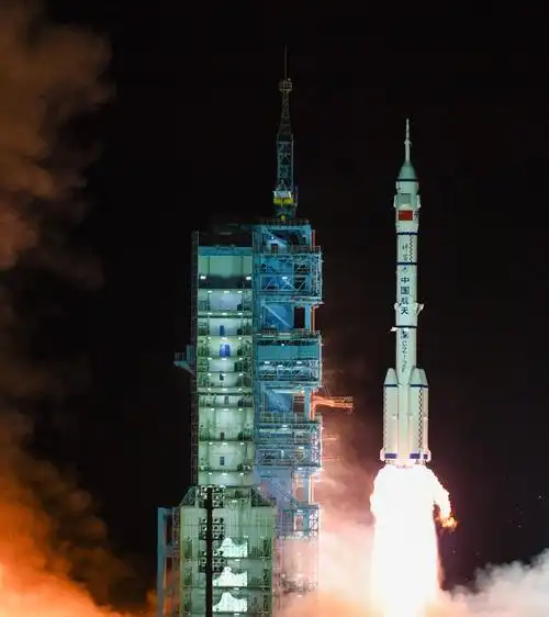 七绝贺神舟十三号宇宙飞船凯旋感谢诗友唱和