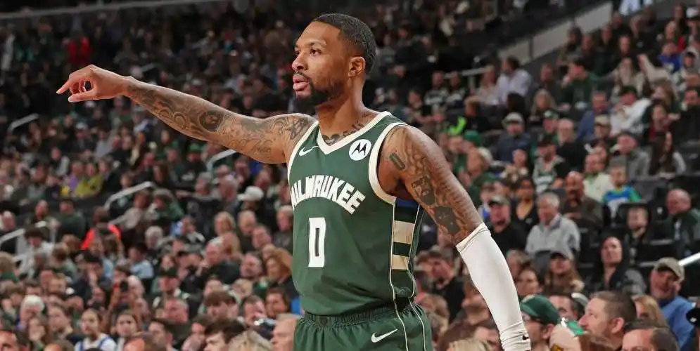 达米安·利拉德与字母哥:新伙伴关系中的成长与挑战