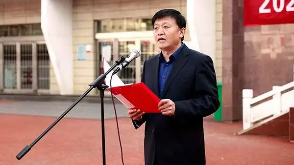 不负青春韶华,逐梦前行——郑州市第四高级中学举行2021届高三年级