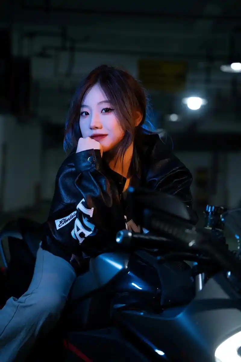 摄影 #机车 #西安约拍 #美女 #地下停车场  模特@楊 - 抖音