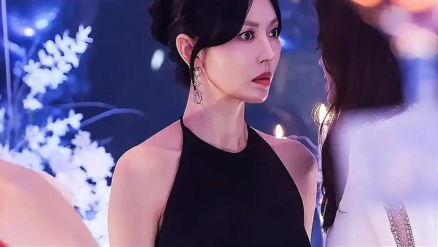 《顶楼》精彩片段,各种剧情不仅狗血,还让人忍不住持续观看