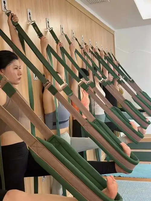 艾扬格墙绳瑜伽