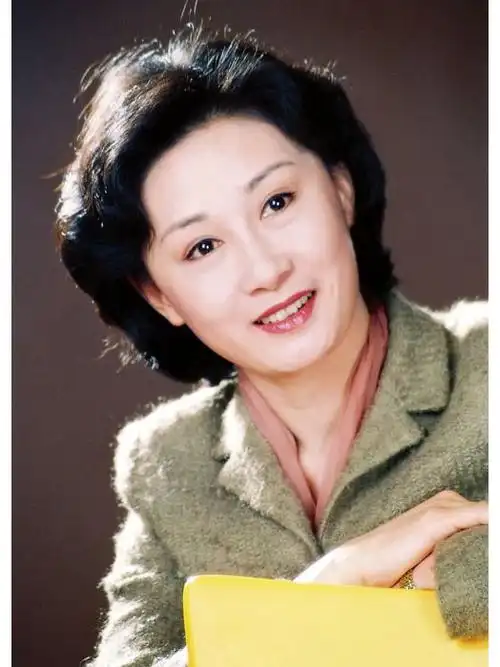 p data-id="gnwx2hegeb">焦黎,女,1964年4月出生,国家一级演员,1975