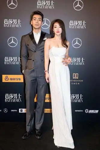 陈紫函与鲜肉老公同框,大好身材引起关注,小姑娘都被比下