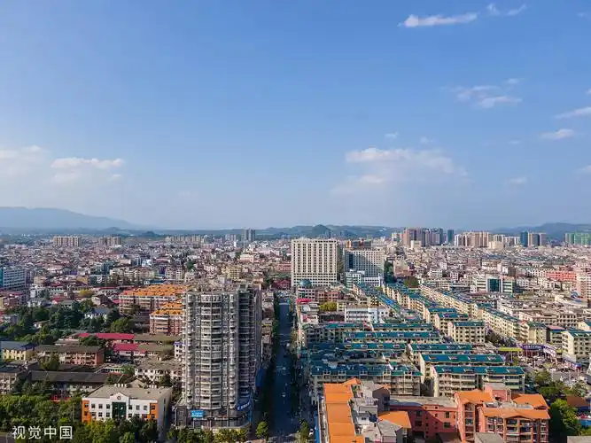 热度:717℃北京三里屯酒吧街将腾退改造 市民拍照打热度:273℃江汉