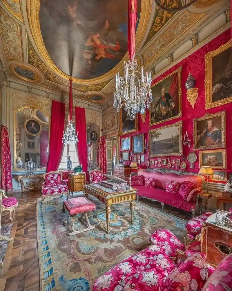 巴蒂勒城堡内部装饰和藏品将凡尔赛风格展现的淋漓尽致. - 抖音