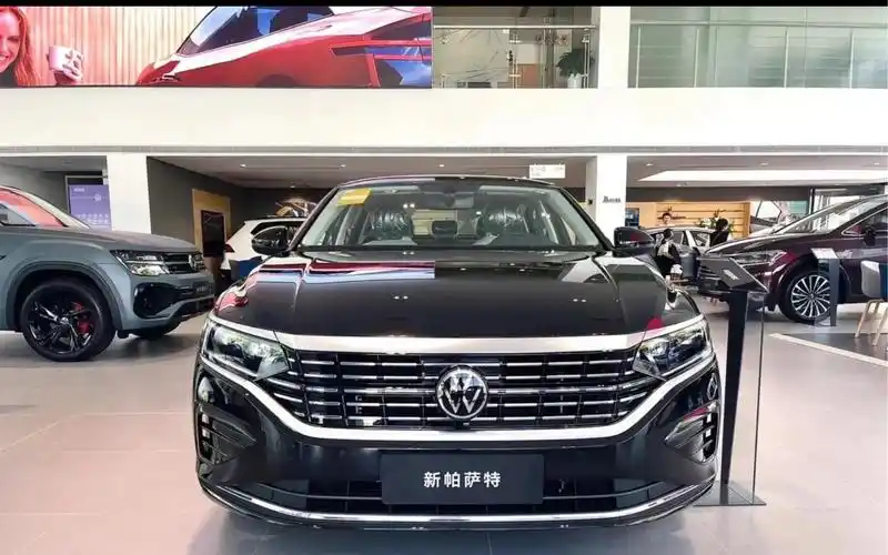 2023款改款大众帕萨特330精英185500,330豪华206500落地