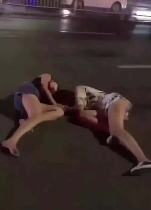 小伙酒吧捡尸如今持续发热进医院查出艾滋病