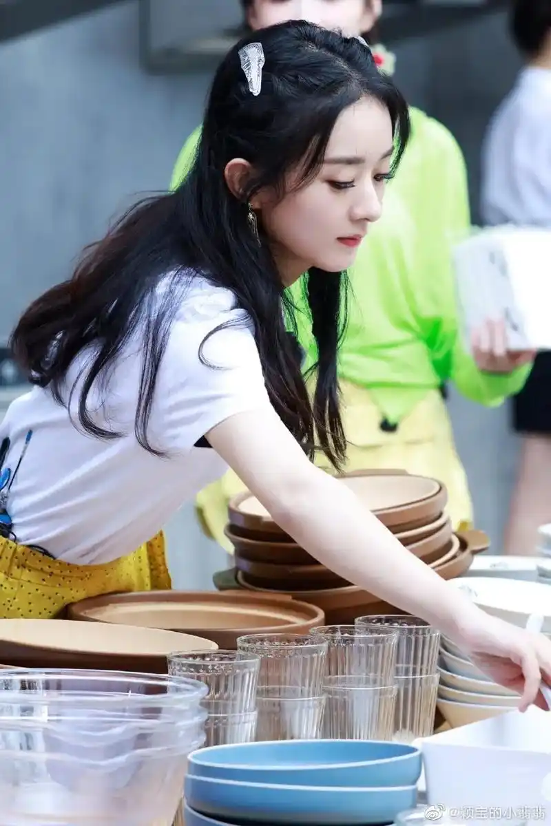 赵丽颖 #中餐厅4 赵丽颖是常驻嘉宾哦93#星河滚烫你是人 - 抖音