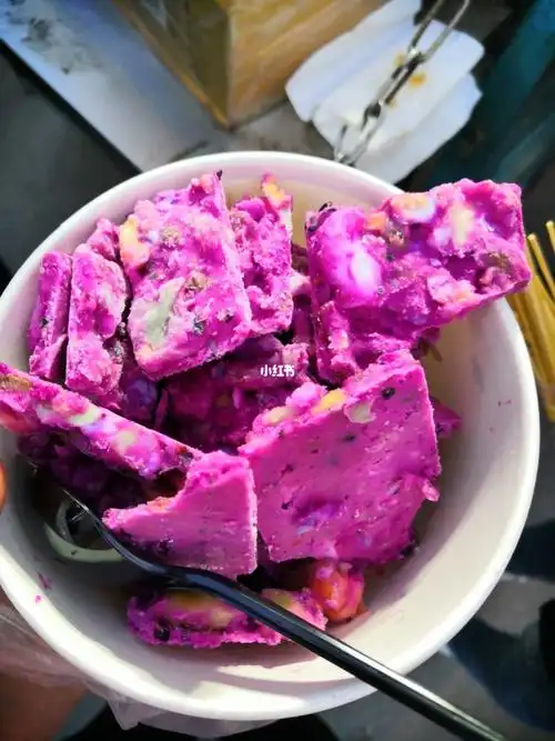 到了可以愉快吃冰的季节啦～_葡萄干_红心火龙果_炒酸奶_美食_美食