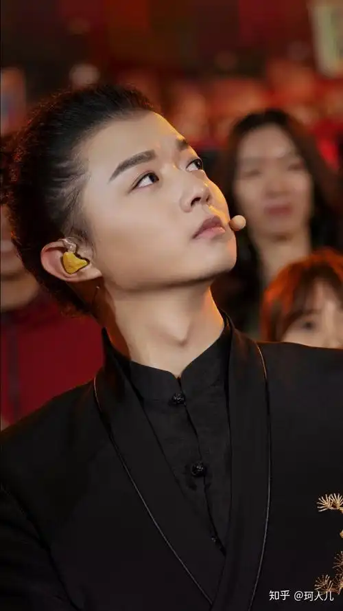 哪张霍尊的照片最惊艳你? - 知乎