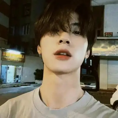 慵懒少年感阳光男神男生头像 学院运动风日常生活男生微信头像