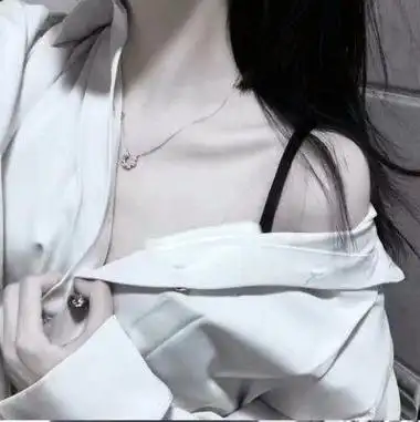 情侣头像锁骨露肩吊带 情侣头像图片大全 -【爱个性】