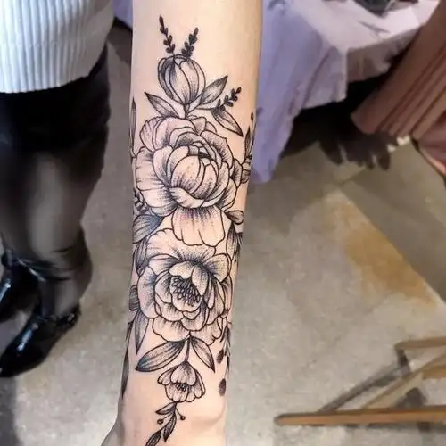 小臂素花胳膊有个烟疤遮盖了_纹身吧社区 - 纹身大咖