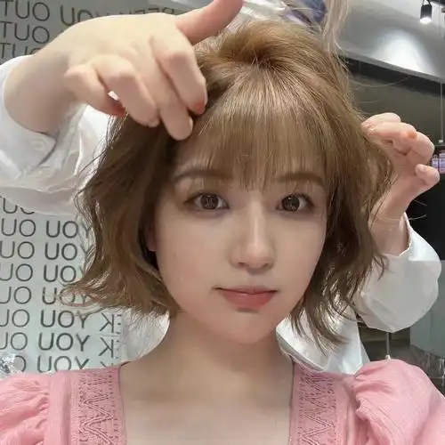 里的小可爱这颜色也太美了高级又显白#显白发色  #今日发型  #短发