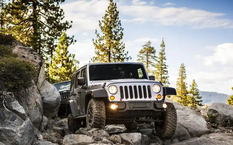 3013款吉普99牧马人10thanniversityedition越野车桌面壁纸