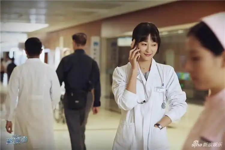 《破冰者》曝海报 罗晋帅气掰手腕