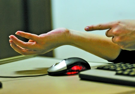 拿奥运冠军必然不能手抖