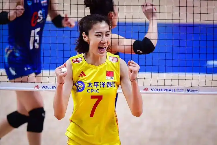中国女排3-0打崩泰国!揪出头号水货,拖朱婷后腿害王媛媛2人撞柱