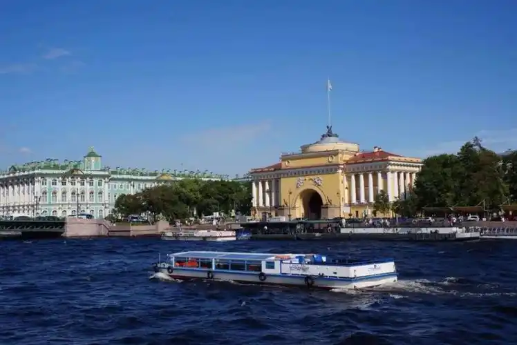 俄罗斯旅游团队免签证 涅瓦河 涅瓦河流域包括拉多加湖,奥涅加湖和