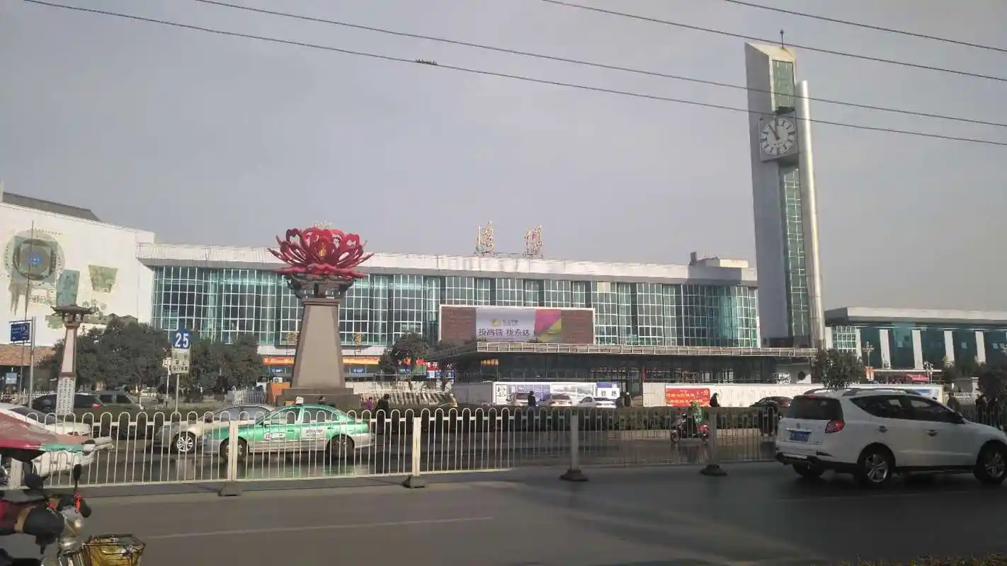 实拍|洛阳火车站那些壁画 千年帝都迷住考古系小伙