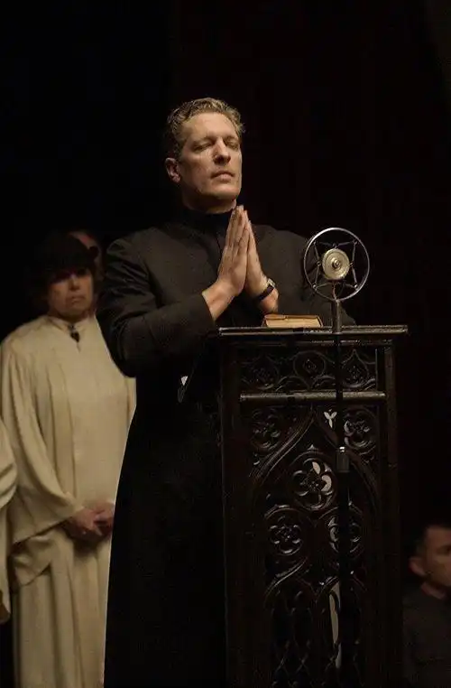 神父α 小疯子α  双a设定,瞎几把乱写 嘉年华 x 高地人    α之间的