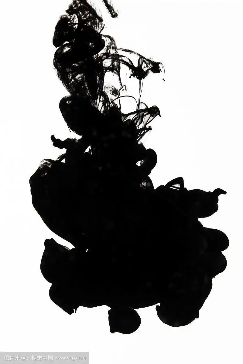 黑色墨水在水中