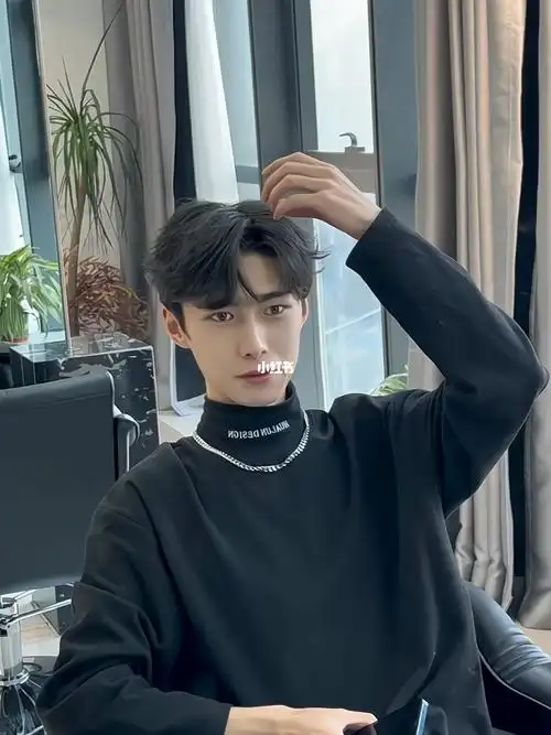 西宁剪发  #西宁烫发  #韩系小三七  发型边缘服帖烫,头顶微带小纹