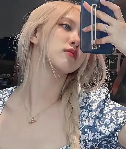 甜美可爱的朴彩英高级氛围感十足楚楚动人