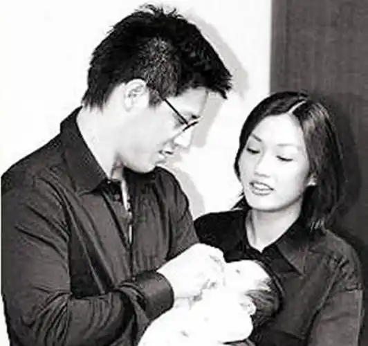 2018年7月,因为婚内出轨,蒋友柏与妻子林姮怡打离婚官司,和解结束15年