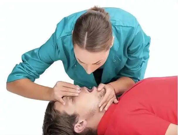 口对口人工呼吸该如何做?医生讲解