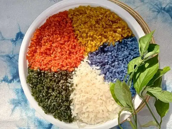 布依族五色糯米饭.刘林摄