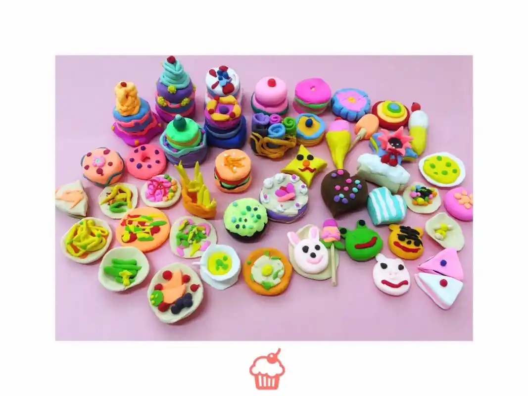 最近再上彩泥课 图一是二年级的一个小女孩做的一桌下午茶点心 也是被