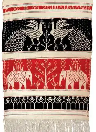 织锦是曼暖典村傣族传统的家庭手工业.