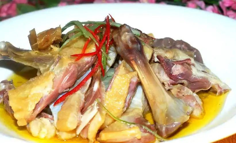 p>粉蒸鸭子,是一道家常菜,制作原料主要有鸭子,稻米等. /p>