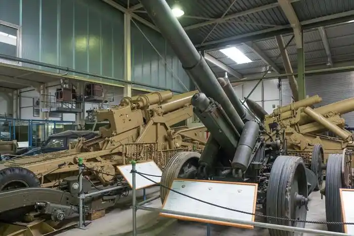 器材故事 正文  除了88炮之外,国军还装备了下图中的sfh 18重型榴弹炮