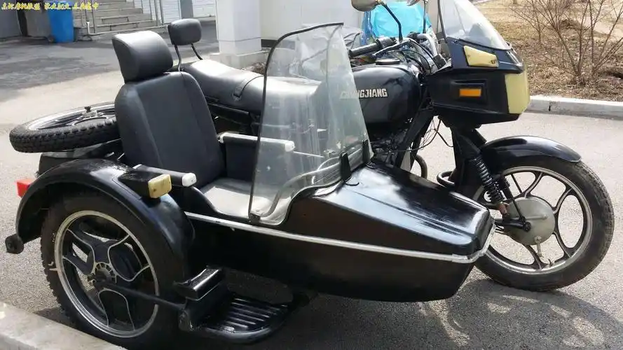 出一台长江750警挎(24倒)