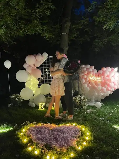 宜阳室外草坪求婚