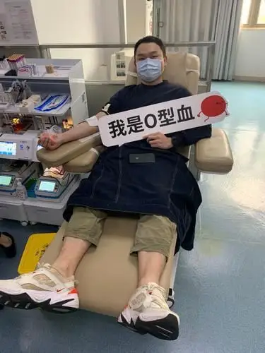 深圳湾边检站民警自发献血