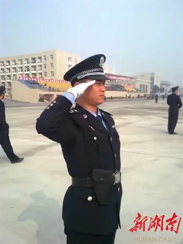 彭锦:选择了这身警服,就选择了挺身而出