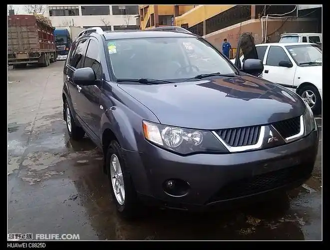 4四驱豪华(大 . 07年12月出厂08年3月入户,大贸进口 三菱欧蓝德2.