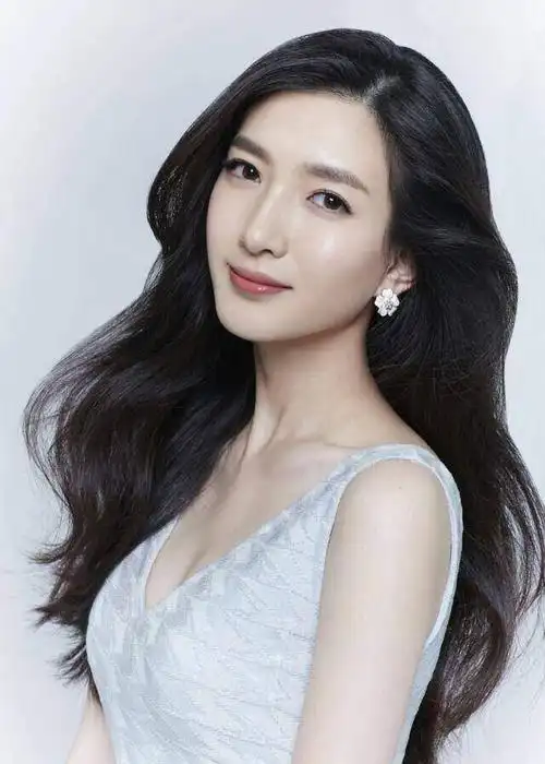 胡歌和黄曦宁的恋情曝光