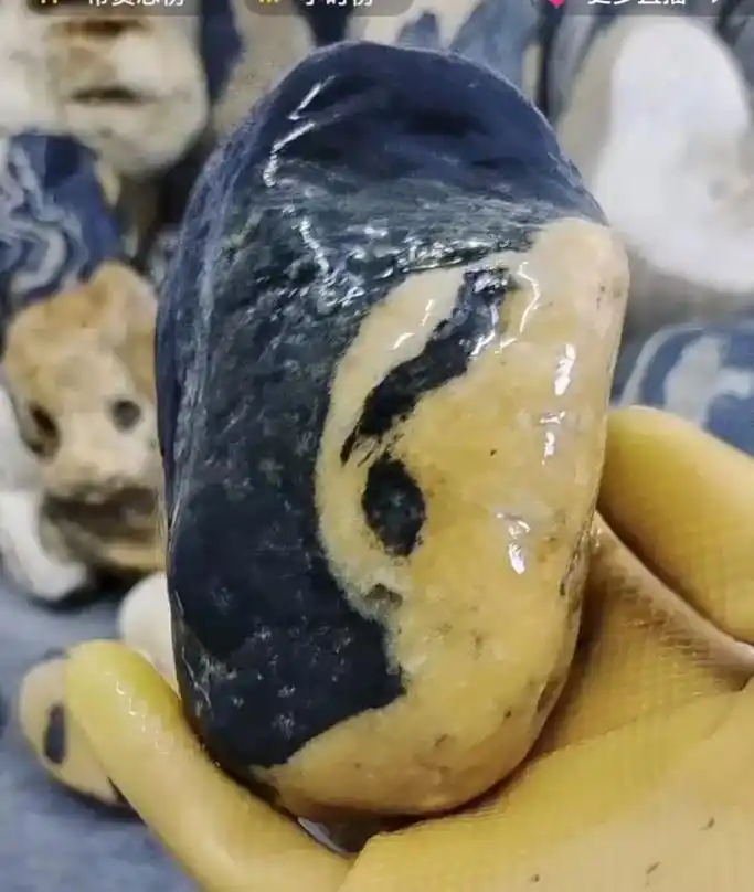 天然水冲人物奇石系列#纯天然奇石 - 抖音