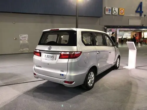 定位纯电动mpv 九龙汽车em5正式亮相