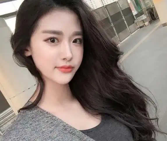 22岁快手美女网红,年收入上百万,却已经是吸毒5年的老手!