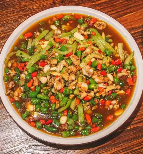 鲜椒牛蛙02莴笋,土豆,都是符合所有人口味的配菜.