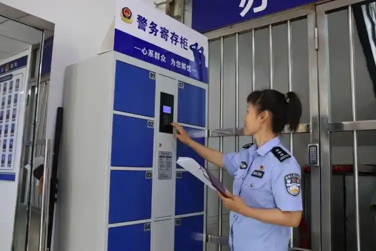 为了更好地服务群众,双滦公安在辖区7个派出所户籍业务大厅都安装启用