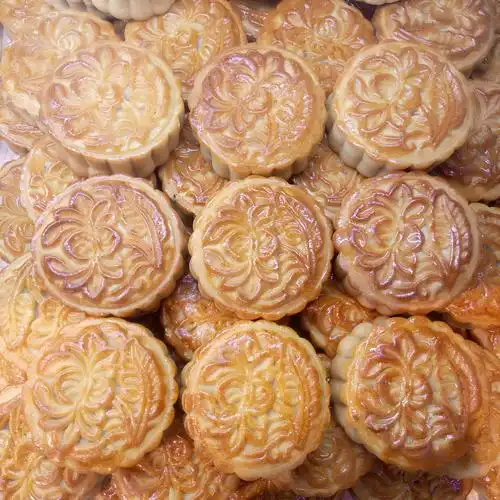 板栗月饼,口味清甜,口感松软,甜度适中.